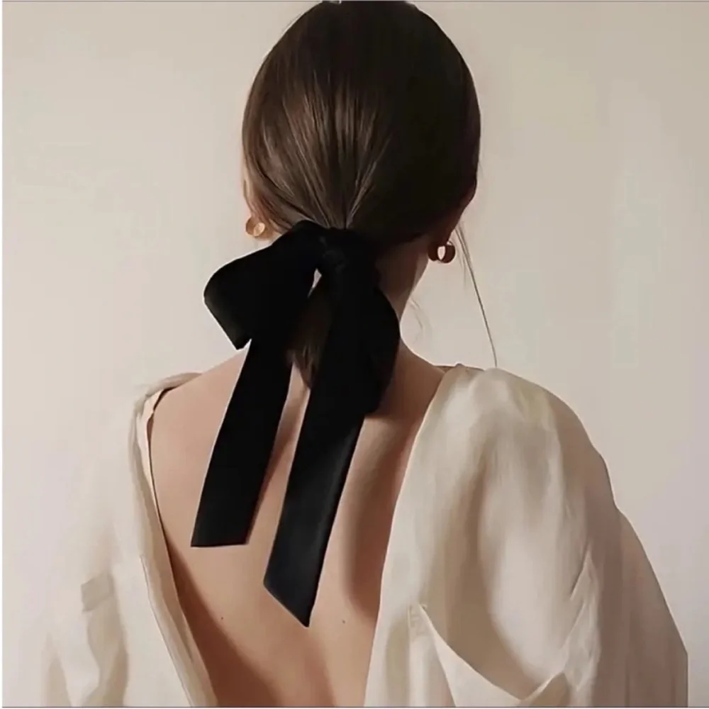 NWOT Black Velvet Bow Elastic Hair Tie - Picture 1 of 2